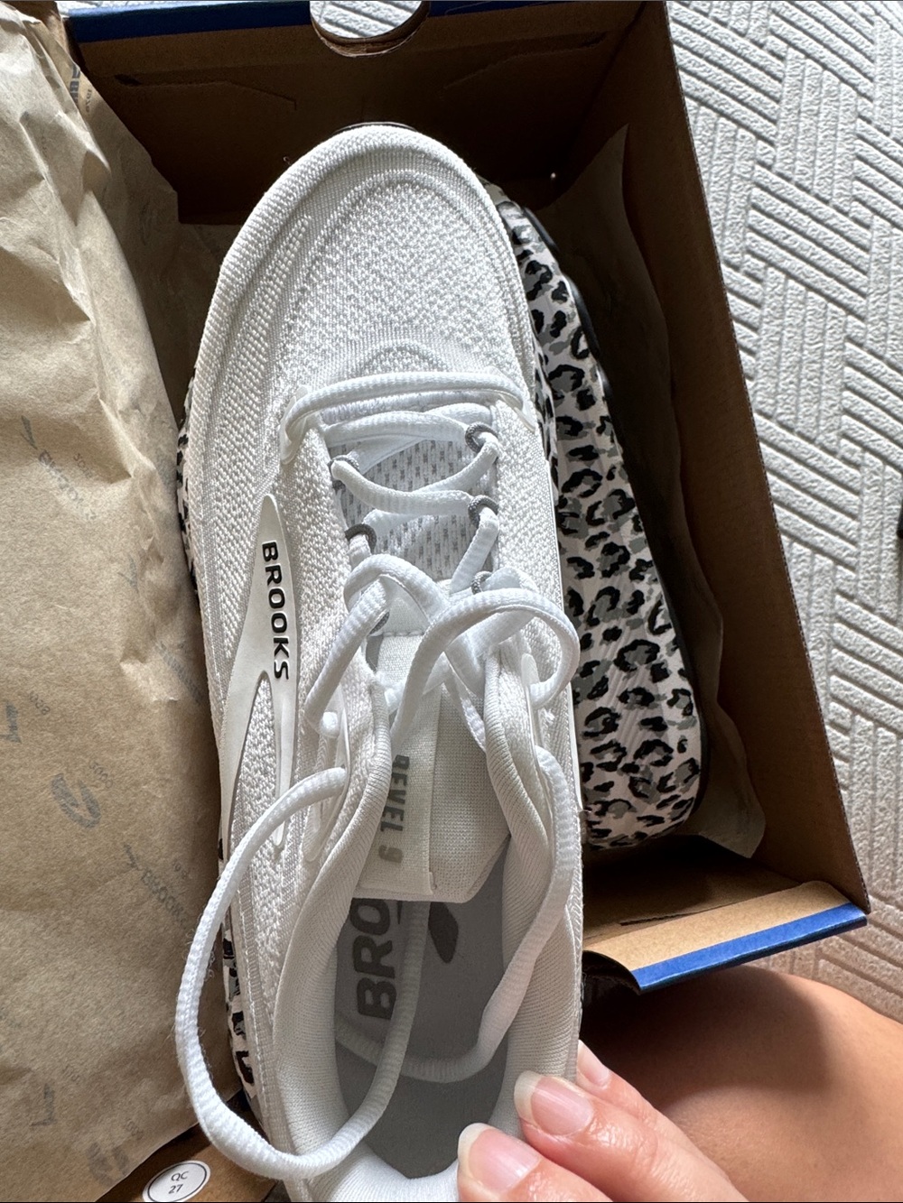 Brooks Women's Revel 9 Running Shoes 👟 white with black Leopard-Print. Size 8 - Picture 4 of 5